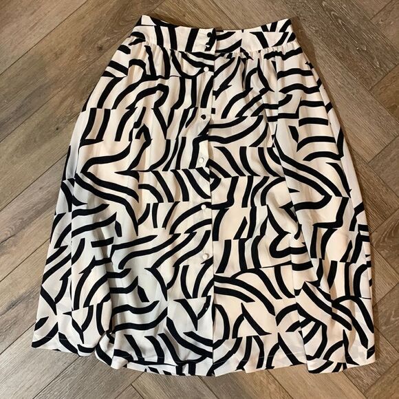 J.O.A Los Angeles Patterned Skirt - Picture 1 of 5